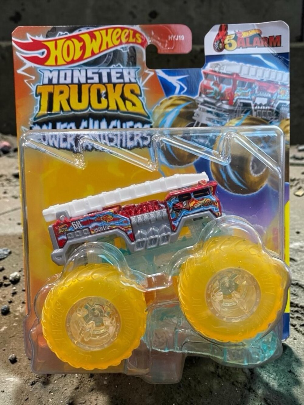 Hot Wheels Monster Trucks 5 ALARM Power Smashers w/ Crushed Car 1:64